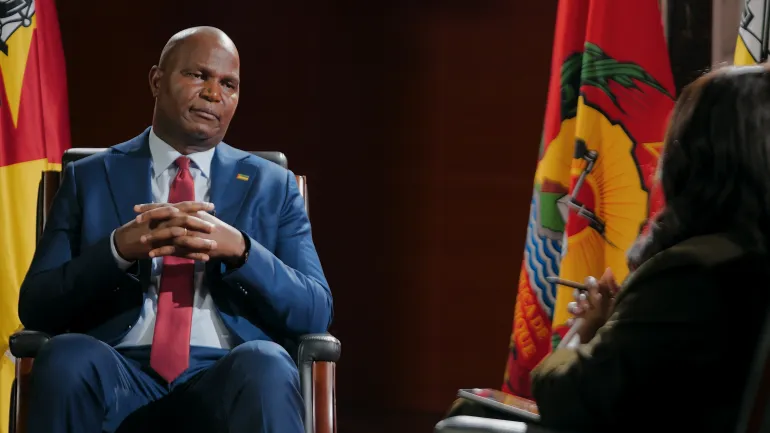 When 5'2 Tall Meloni Saw Mozambique President. He's 6'8 2 mozambique